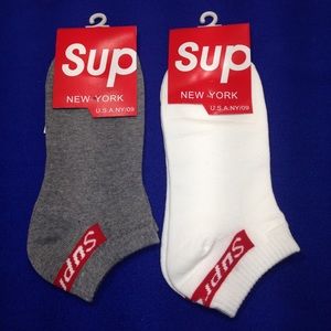 Supreme Socks 2 Pair Gray White